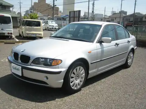 カタログ画像：３シリーズ （3 SERIES） ３１８ｉ 2003年4月 GH-AY20 2000cc スチールブルー（メタリックカラー）orチタン・シルバー（メタリック・カラー） 燃費10.8km / l 外装