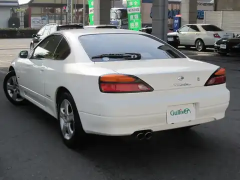 カタログ画像：シルビア （SILVIA） スペックＲ Ｖパッケージ 2002年1月 GF-S15 2000cc パールホワイト（３Ｐ） 燃費8.9km / l バック