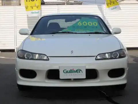 カタログ画像：シルビア （SILVIA） スペックＲ Ｖパッケージ 2002年1月 GF-S15 2000cc パールホワイト（３Ｐ） 燃費8.9km / l フロント