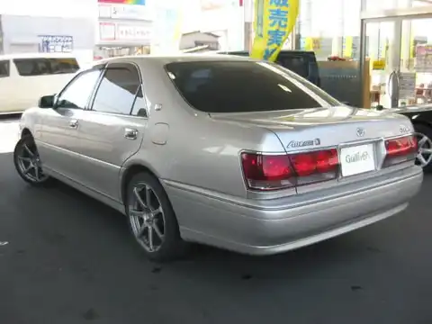 カタログ画像：クラウン （CROWN） アスリートＶ 2001年8月 GH-JZS171 2500cc シルバーメタリック 燃費9.2km / l バック