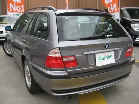 カタログ画像：３シリーズ （3 SERIES） ３１８ｉツーリング 2004年4月 GH-AY20 2000cc シルバーグレー（メタリックカラー） 燃費10.8km / l バック