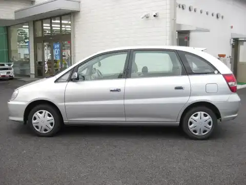 カタログ画像：ナディア （NADIA） ナディア Ｌ 2002年7月 TA-ACN15 2000cc シルバーメタリック 燃費13.2km / l 外装