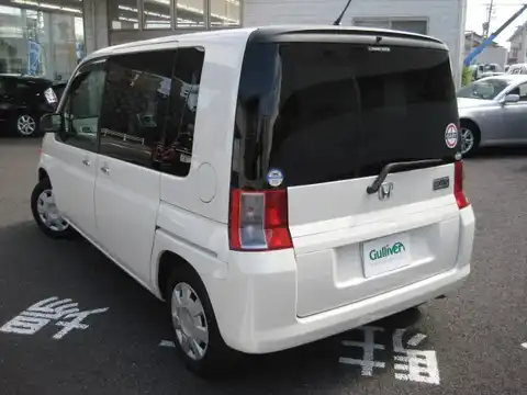 カタログ画像：モビリオ （MOBILIO） Ｙ 2002年12月 LA-GB2 1500cc タフタホワイト 燃費16.2km / l バック