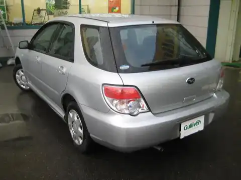 カタログ画像：インプレッサスポーツワゴン （IMPREZA SPORTS WAGON） １．５ｉスペシャル 2006年11月 TA-GG3 1500cc プレミアムシルバー・メタリック 燃費13.4km / l バック