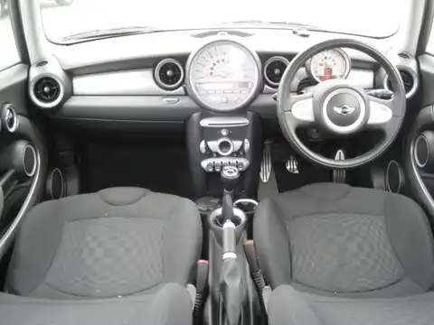 カタログ画像：ＭＩＮＩ （MINI） クーパーＳ 2009年5月 ABA-MF16S 1600cc ライトニング・ブルー（メタリック）orレーザーブルー（メタリック） 燃費14.4km / l 内装