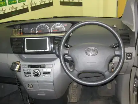 トヨタ,ヴォクシー,Ｘ Ｖエディション・サイドリフトアップシート装着車,2004年8月