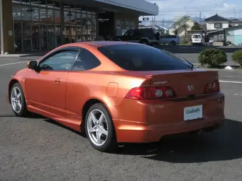 カタログ画像：インテグラ （INTEGRA） タイプＳ 2004年9月 ABA-DC5 2000cc ブレイズオレンジメタリック 燃費13.8km / l バック