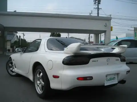 カタログ画像：ＲＸ－７ （RX-7） タイプＲＢ 1999年1月 GF-FD3S 1400cc チェイストホワイト 燃費7.7km / l バック