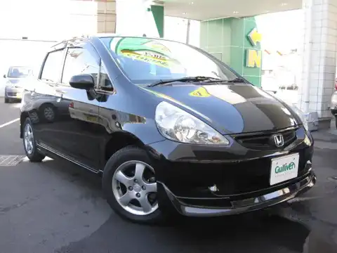 カタログ画像：フィット （FIT） １．５Ｔ 2002年9月 LA-GD3 1500cc ナイトホークブラックパール 燃費20.0km / l メイン（その他）