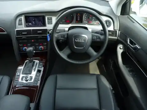 カタログ画像：Ａ６アバント （A6 AVANT） ３．２ＦＳＩクワトロアダプティブエアサスペンション装着車 2008年1月 ABA-4FAUKA 3200cc アイビスホワイト 燃費8.7km / l 内装