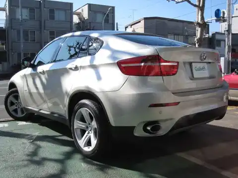 カタログ画像：Ｘ６ （X6） ｘＤｒｉｖｅ ３５ｉ 2008年10月 ABA-FG30 3000cc チタン・シルバー（メタリック・カラー）orミネラルシルバー（メタリック・カラー） 燃費6.5km / l バック