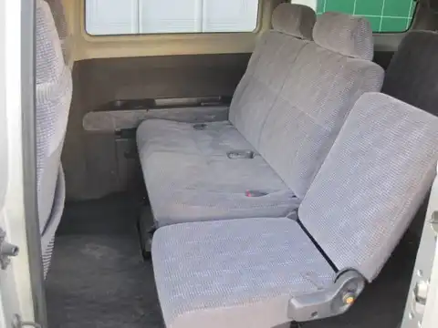 カタログ画像：ステップワゴン （STEPWAGON） デラクシー２ フィールドデッキ 回転対座シート 2000年8月 GF-RF2 2000cc ライトニングシルバー・メタリック 燃費10.2km / l 内装