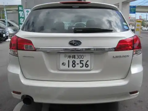 カタログ画像：レガシィツーリングワゴン （LEGACY TOURING WAGON） ２．５ｉ Ｓパッケージリミテッド 2009年11月 DBA-BR9 2500cc サテンホワイト・パール 燃費12.4km / l バック