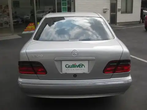 カタログ画像：Ｅクラス （E-CLASS） Ｅ２４０ アバンギャルドリミテッド 2001年12月 GF-210062 2600cc ブリリアントシルバー 燃費8.8km / l バック