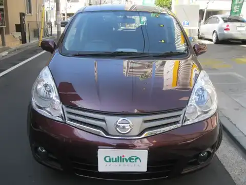 カタログ画像：ノート （NOTE） １５Ｇ 2009年4月 DBA-E11 1500cc フランボワーズレッド（２Ｐ） 燃費18.0km / l フロント