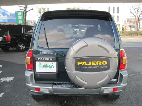 カタログ画像：パジェロ （PAJERO） ショート スーパーエクシード 2001年8月 TA-V65W 3500cc フォレスタグリーン／クイーンズシルバー バック