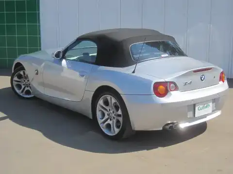 カタログ画像：Ｚ４ （Z4） ３．０ｉ 2003年10月 GH-BT30 3000cc チタンシルバー（メタリックカラー） 燃費10.6km / l バック