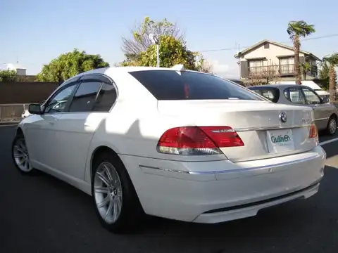 カタログ画像：７シリーズ （7 SERIES） ７５０ｉ ダイナミック・スポーツ・エディション 2008年5月 ABA-HL48 4800cc ブリリアント・ホワイト 燃費7.3km / l バック