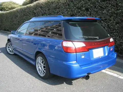 カタログ画像：レガシィツーリングワゴン （LEGACY TOURING WAGON） ＧＴ 2002年5月 TA-BH5 2000cc ノーティックブルー・マイカ 燃費10.6km / l バック