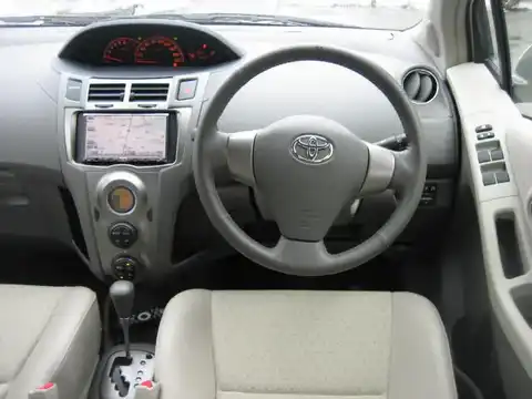 カタログ画像：ヴィッツ （VITZ） アイル 2008年9月 DBA-SCP90 1300cc ホワイトパールクリスタルシャイン 燃費19.6km / l 内装