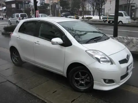 カタログ画像：ヴィッツ （VITZ） アイル 2008年9月 DBA-SCP90 1300cc ホワイトパールクリスタルシャイン 燃費19.6km / l 外装