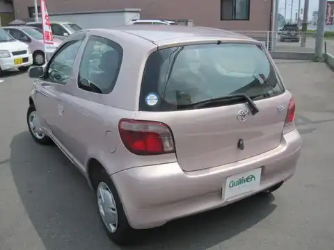 カタログ画像：ヴィッツ （VITZ） Ｆ Ｄパッケージ スカイブルーバージョン 2001年4月 TA-NCP15 1300cc ペールローズメタリックオパール 燃費16.6km / l バック