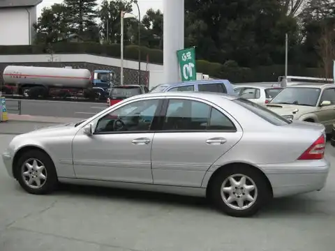 カタログ画像：Ｃクラス （C-CLASS） Ｃ２００コンプレッサー 2001年7月 GF-203045 2000cc ブリリアントシルバー 燃費9.9km / l 外装