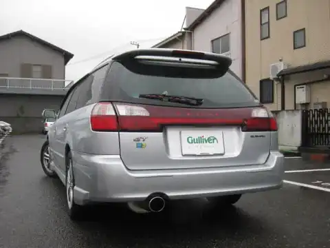 カタログ画像：レガシィツーリングワゴン （LEGACY TOURING WAGON） ＧＴ 2002年5月 TA-BH5 2000cc プレミアムシルバー・メタリック 燃費10.6km / l バック