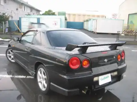 カタログ画像：スカイライン （SKYLINE） ２５ＧＴ 1998年5月 GF-ER34 2500cc ブラックパール 燃費11.0km / l バック