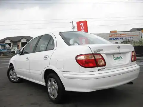 カタログ画像：ブルーバードシルフィ （BLUEBIRD SYLPHY） １５ ベーシックパッケージ 2001年4月 TA-FG10 1500cc ホワイト 燃費17.6km / l バック