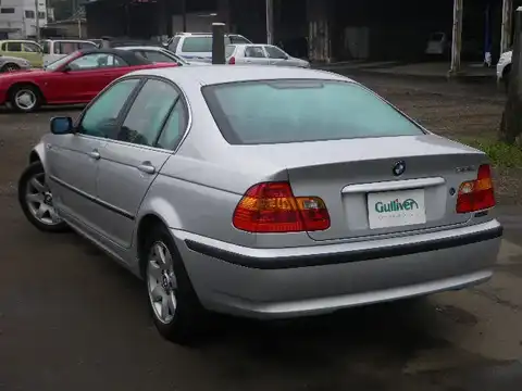 カタログ画像：３シリーズ （3 SERIES） ３２５ｉ 2003年4月 GH-AV25 2500cc スチールブルー（メタリック・カラー）orチタン・シルバー（メタリック・カラー） 燃費9.4km / l バック