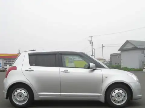 カタログ画像：スイフト （SWIFT） １．３ＸＧ 2005年12月 DBA-ZC11S 1300cc シルキーシルバーメタリック 燃費17.0km / l 外装