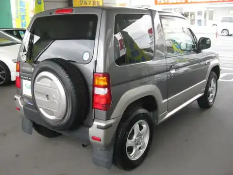 カタログ画像：パジェロミニ （PAJERO MINI） Ｖ 2001年10月 GF-H58A 660cc ダークグレー（Ｍ）／ミディアムシルバー（Ｍ）・２トーン バック