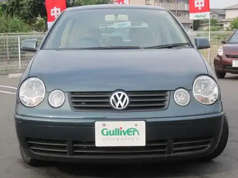 カタログ画像：ポロ （POLO） ４ドア 2004年10月 GH-9NBKY 1400cc オーシャングリーンパールエフェクト 燃費14.2km / l フロント