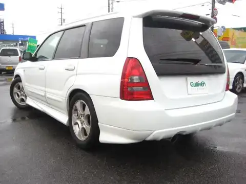 カタログ画像：フォレスター （FORESTER） ＸＴ 2003年2月 TA-SG5 2000cc ピュアホワイト 燃費13.0km / l バック