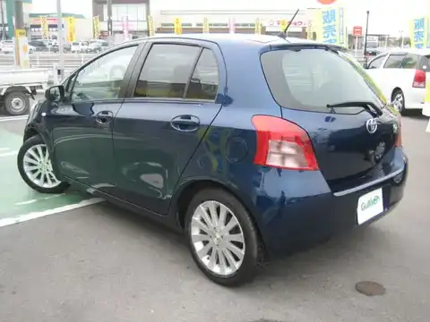 カタログ画像：ヴィッツ （VITZ） Ｆ 2007年1月 DBA-KSP90 1000cc ダークブルーマイカメタリック 燃費22.0km / l バック