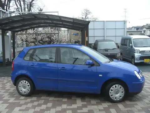 カタログ画像：ポロ （POLO） ４ドア 2004年4月 GH-9NBBY 1400cc ジャズブルーパールエフェクト 燃費13.4km / l 外装