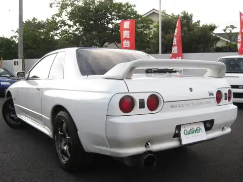 カタログ画像：スカイライン （SKYLINE） ＧＴ－Ｒ 1993年2月 E-BNR32 2600cc クリスタルホワイト（スーパーファインコーティング） 燃費8.2km / l バック