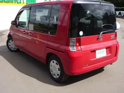 カタログ画像：モビリオ （MOBILIO） Ｃスタイル 2003年5月 LA-GB2 1500cc ミラノレッド 燃費16.2km / l バック