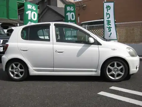 カタログ画像：ヴィッツ （VITZ） ＲＳ 2001年12月 TA-NCP10 1300cc ホワイト 燃費21.0km / l 外装