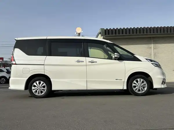 日産 セレナ