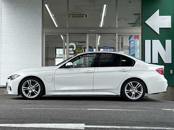 ＢＭＷ ３３０ｅ