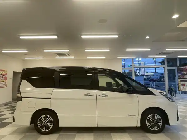 日産 セレナ