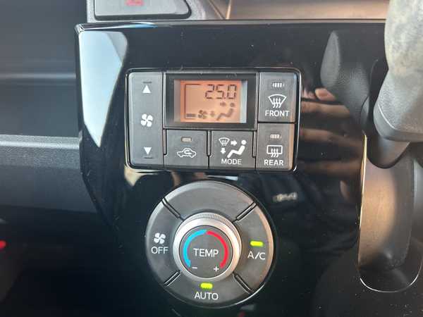 トヨタ ピクシスメガ