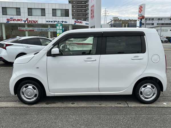 日産ティーダシルキーベージュ 日産：ティーダ [ TIIDA ] コンパクトカー ｜ このクルマの魅力