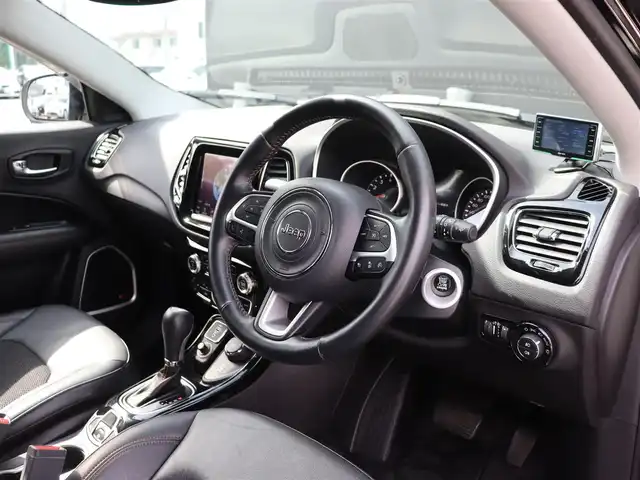 クライスラー・ジープ ジープ コンパス リミテッド ブラックルーフED 長野県 2019(平31)年 2.7万km パールⅡ ・95台限定車 /・Uconnectナビ /・バックカメラ/・CarPlay /・Batsサウンド /・ACC Lane/ParkSense /・BSM 衝突軽減B /・ハーフレザーシート /・シートヒーター /・セレクテインシステム /・純正18AW /・スマートキー