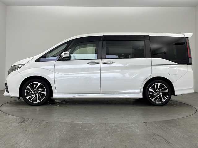 ホンダ ステップワゴン スパーダ クルスピセンシング 兵庫県 2017(平29)年 4.8万km ホワイトオーキッドパール ・純正SDナビ/・Bluetooth/フルセグテレビ/CD/DVD/・Apple car play/・バックカメラ/・純正フロアマット/・クルーズコントロール/・フリップダウンモニター/・ビルドインETC2.0/・横滑り防止装置/・衝突被害軽減システム/・レーンキープアシスト/・両側パワースライドドア/・LEDヘッドライト/・オートライト/・Wエアバッグ/・カーテンエアバッグ/・電動格納ミラー/・純正17インチアルミホイール/・パドルシフト