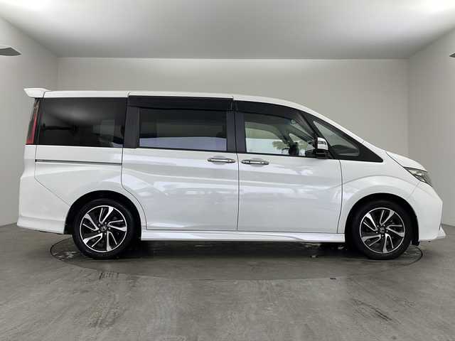 ホンダ ステップワゴン スパーダ クルスピセンシング 兵庫県 2017(平29)年 4.8万km ホワイトオーキッドパール ・純正SDナビ/・Bluetooth/フルセグテレビ/CD/DVD/・Apple car play/・バックカメラ/・純正フロアマット/・クルーズコントロール/・フリップダウンモニター/・ビルドインETC2.0/・横滑り防止装置/・衝突被害軽減システム/・レーンキープアシスト/・両側パワースライドドア/・LEDヘッドライト/・オートライト/・Wエアバッグ/・カーテンエアバッグ/・電動格納ミラー/・純正17インチアルミホイール/・パドルシフト