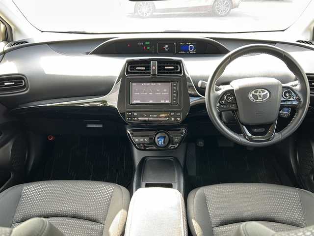 トヨタ プリウス S 福島県 2019(令1)年 6.7万km スティールブロンドM バックカメラ　４ＷＤ　ＬＥＤヘッドライト　純正ホイール　Ｂｌｕｅｔｏｏｔｈ　ドライブレコーダー　ＥＴＣ　純正ナビ　クルコン　純正フロアマット　オートライト　ドアバイザー　電格ミラー　盗難防止センサー