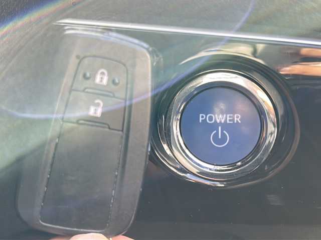 トヨタ プリウス S 福島県 2019(令1)年 6.7万km スティールブロンドM バックカメラ　４ＷＤ　ＬＥＤヘッドライト　純正ホイール　Ｂｌｕｅｔｏｏｔｈ　ドライブレコーダー　ＥＴＣ　純正ナビ　クルコン　純正フロアマット　オートライト　ドアバイザー　電格ミラー　盗難防止センサー